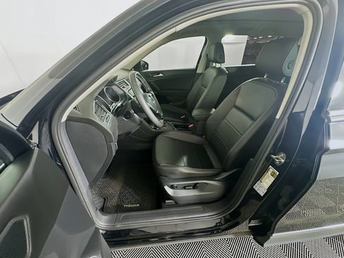 Used 2021 Volkswagen Tiguan SE w/ Panoramic Sunroof Package FWD image 13