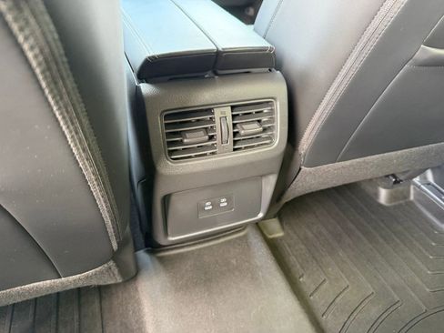 Certified 2025 Nissan Rogue Platinum FWD image 28