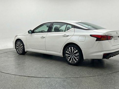Used 2025 Nissan Altima 2.5 SV FWD image 6