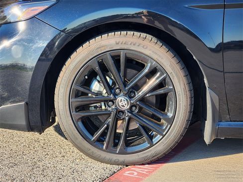 Used 2025 Toyota Camry SE image 7