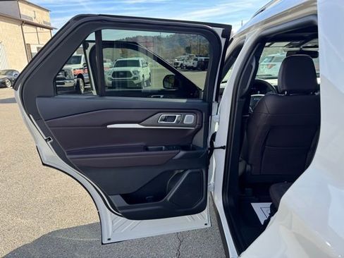 New 2026 Ford Explorer Platinum image 13