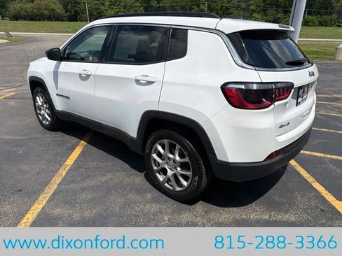 Used 2022 Jeep Compass Latitude AWD/4WD image 6