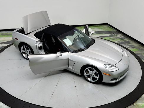 Used 2007 Chevrolet Corvette Convertible w/ Preferred Equipment Group RWD image 30