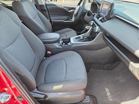 Used 2021 Toyota RAV4 XLE w/ Convenience Package FWD image 26