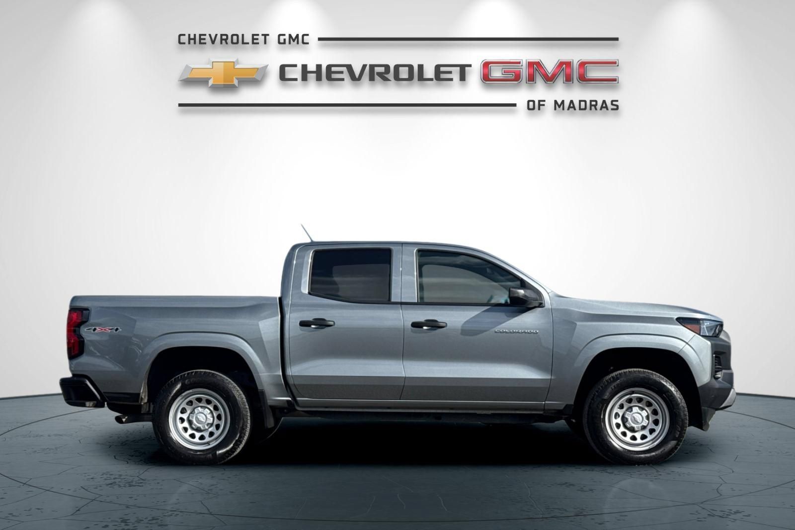 Used 2024 Chevrolet Colorado W/T AWD/4WD image 2