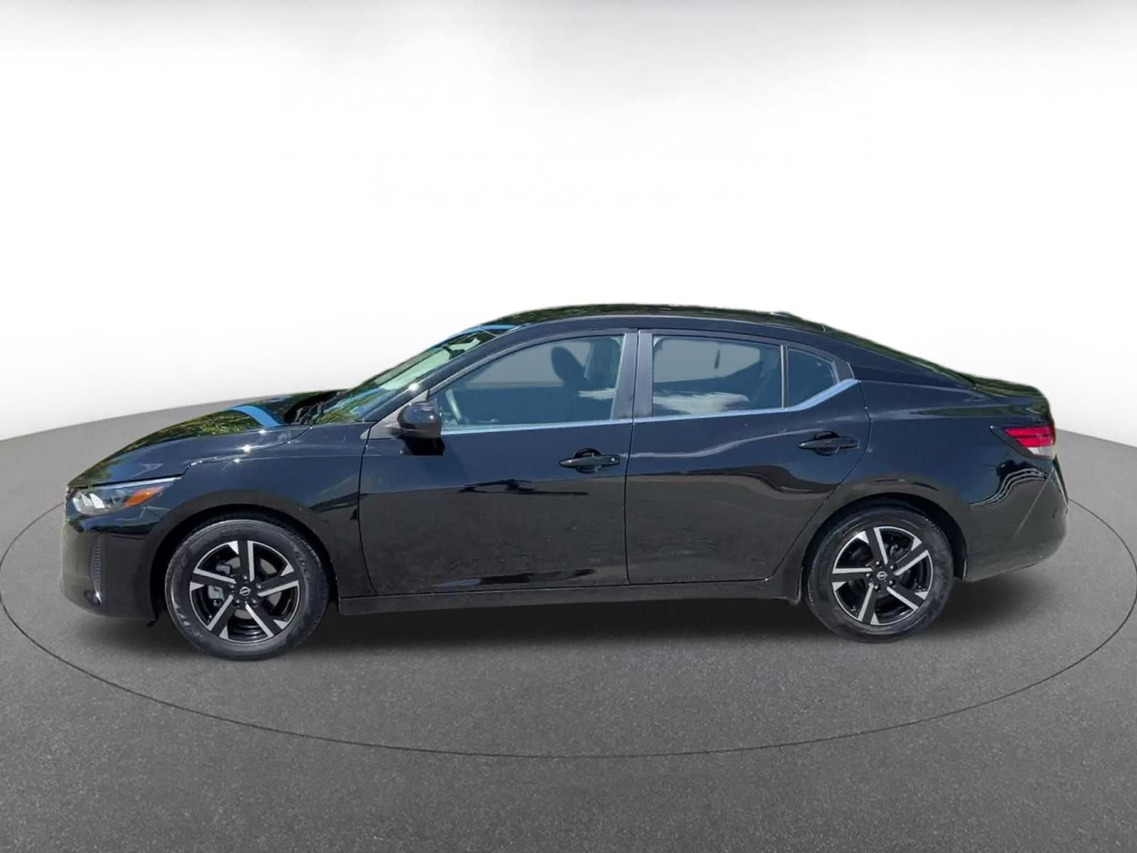 Used 2025 Nissan Sentra SV FWD image 8