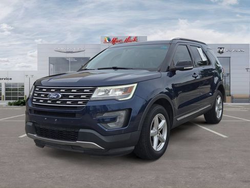 Used 2017 Ford Explorer XLT w/ Equipment Group 202A AWD/4WD image 1
