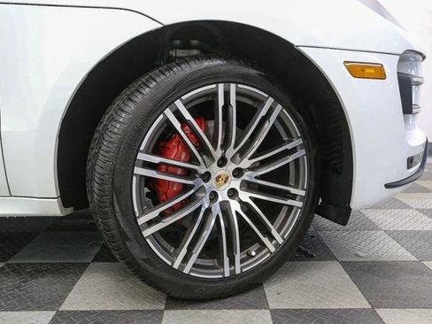 Used 2018 Porsche Macan Turbo image 16