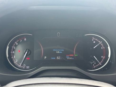 Used 2024 Toyota RAV4 XLE FWD image 21