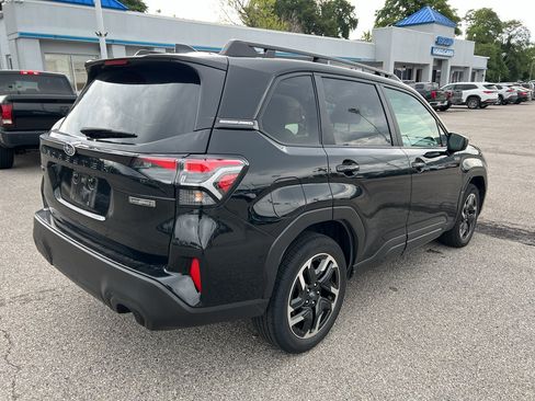 Used 2025 Subaru Forester Premium AWD/4WD image 5