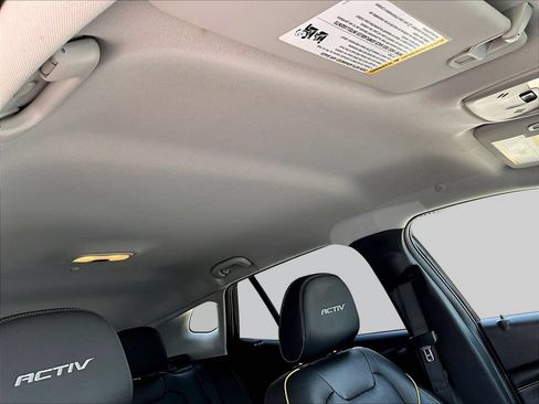 Used 2025 Chevrolet Trax ACTIV w/ Driver Confidence Package FWD image 30
