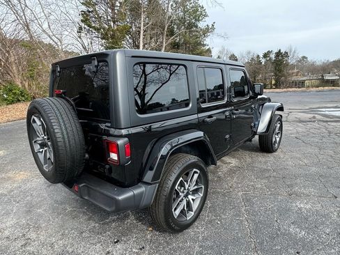 Used 2024 Jeep Wrangler Unlimited w/ Convenience Group AWD/4WD image 6