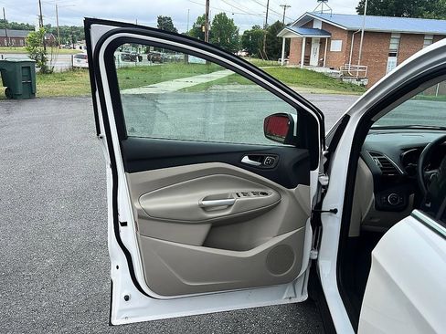 Used 2018 Ford Escape Titanium w/ Ford Safe & Smart Package AWD/4WD image 26