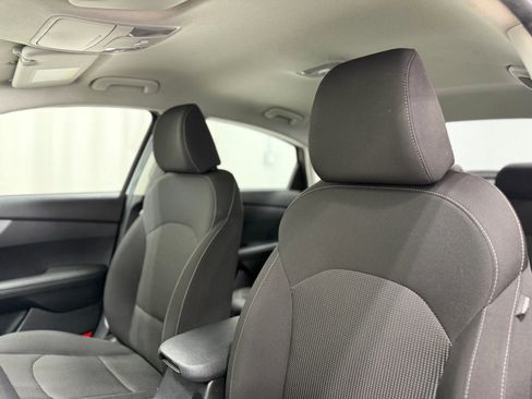 Used 2019 Kia Forte LXS image 14