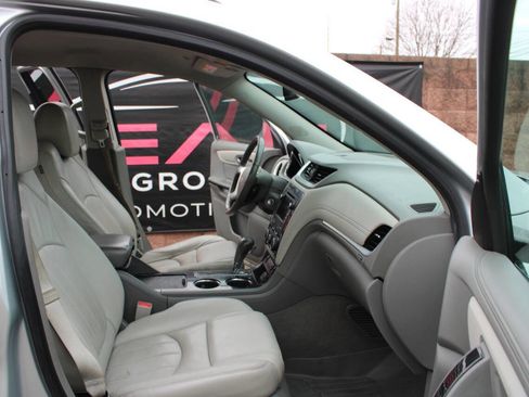 Used 2015 Chevrolet Traverse LTZ AWD/4WD image 9