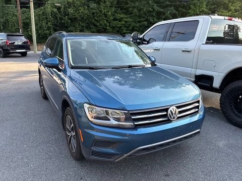 Used 2020 Volkswagen Tiguan SE AWD/4WD image 2