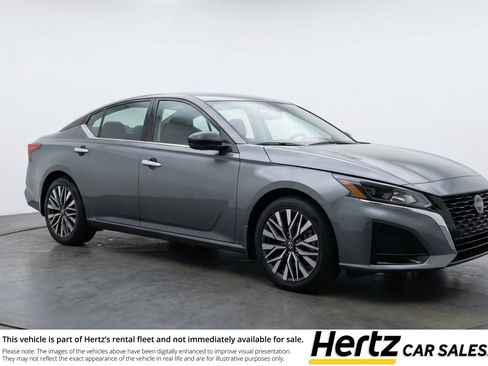 Used 2025 Nissan Altima 2.5 SV FWD image 1