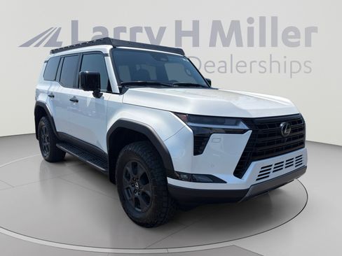 Used 2025 Lexus GX 550 w/ Accessory Package (CT) AWD/4WD image 7