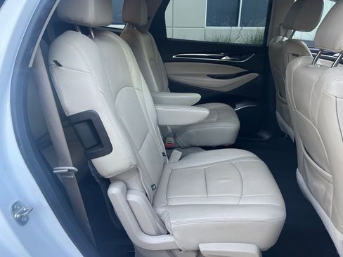 Used 2019 Buick Enclave Essence image 18