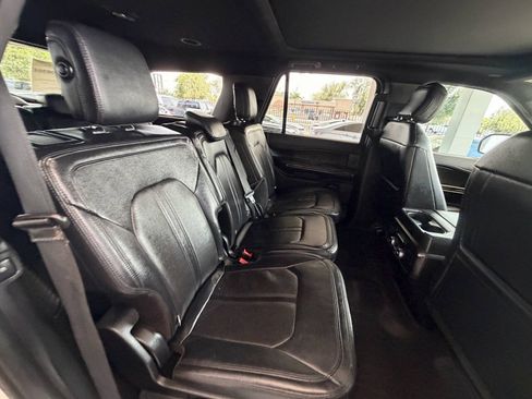 Used 2019 Ford Expedition Limited w/ Equipment Group 301A AWD/4WD image 19