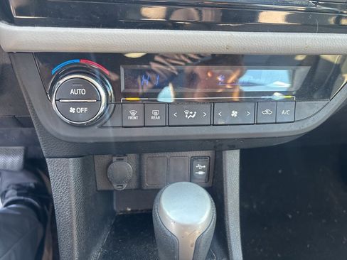 Used 2015 Toyota Corolla LE image 17