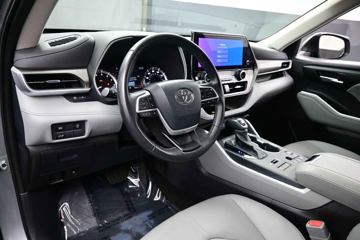 Used 2025 Toyota Highlander XLE AWD/4WD image 13