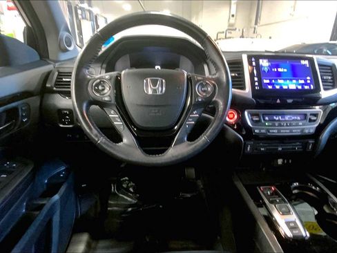 Used 2018 Honda Pilot Touring image 7