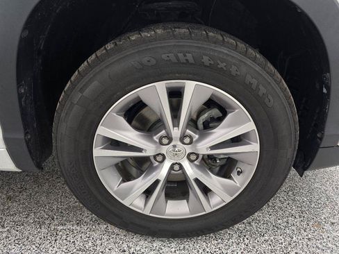 Used 2015 Toyota Highlander XLE FWD image 32