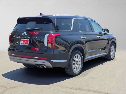 Used 2023 Hyundai Palisade SEL FWD image 3