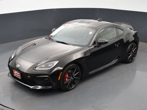 Used 2025 Toyota GR86 Premium w/ Performance Package image 25