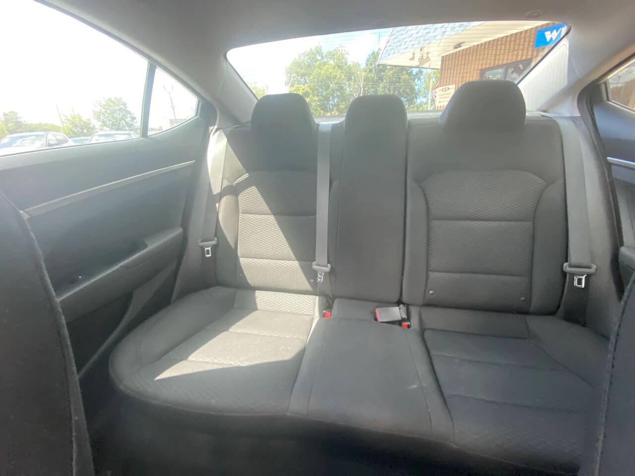 Used 2019 Hyundai Elantra SE w/ Cargo Package FWD image 4