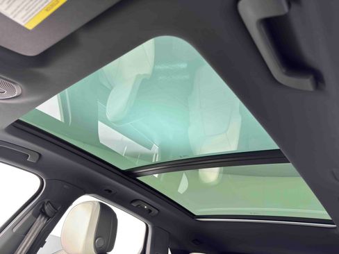 Used 2024 Porsche Cayenne w/ Technology Package image 12