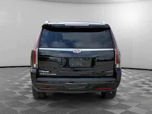 Certified 2019 Cadillac Escalade Premium Luxury AWD/4WD image 4