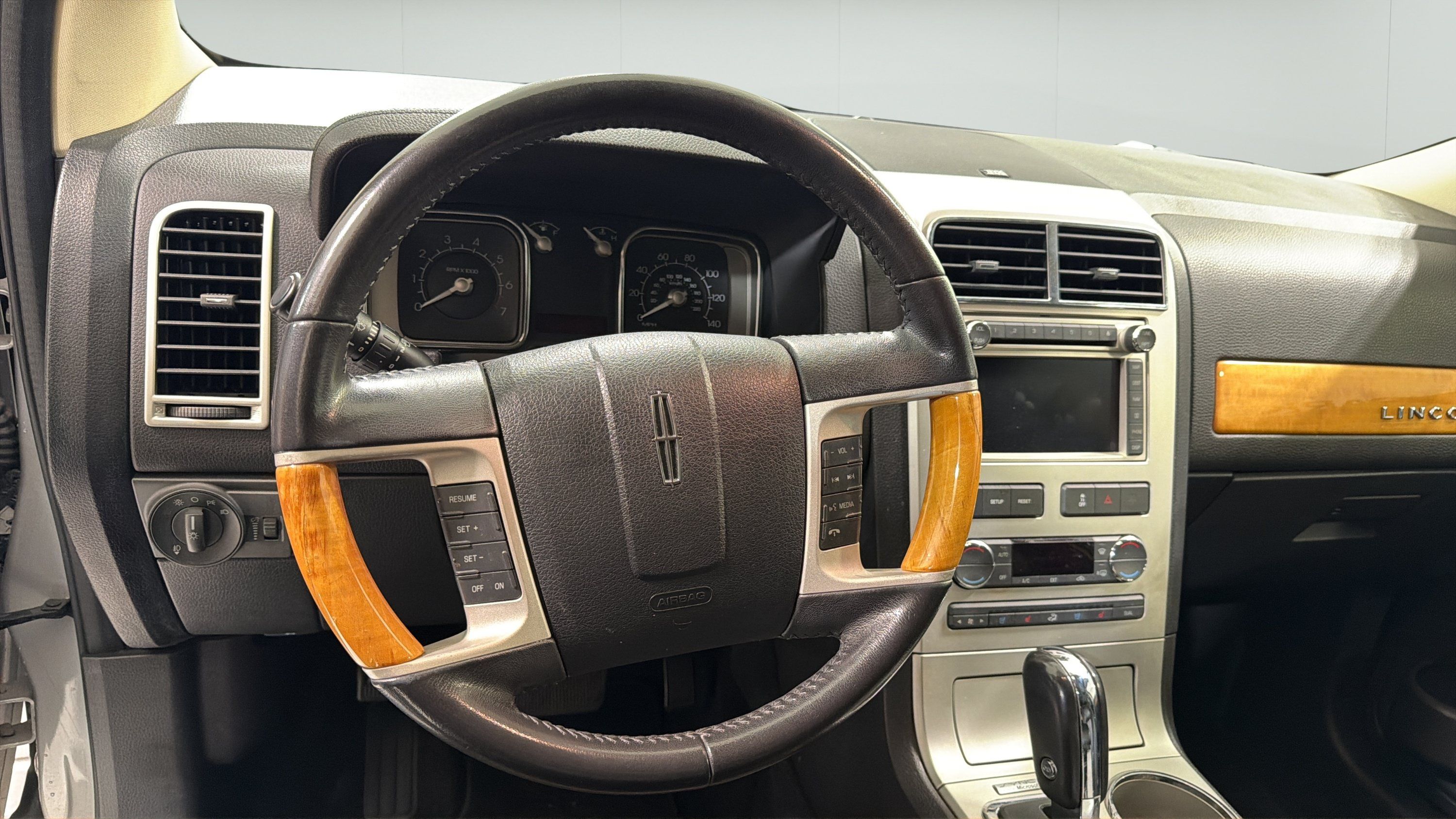 Used 2010 Lincoln MKX 2WD image 12