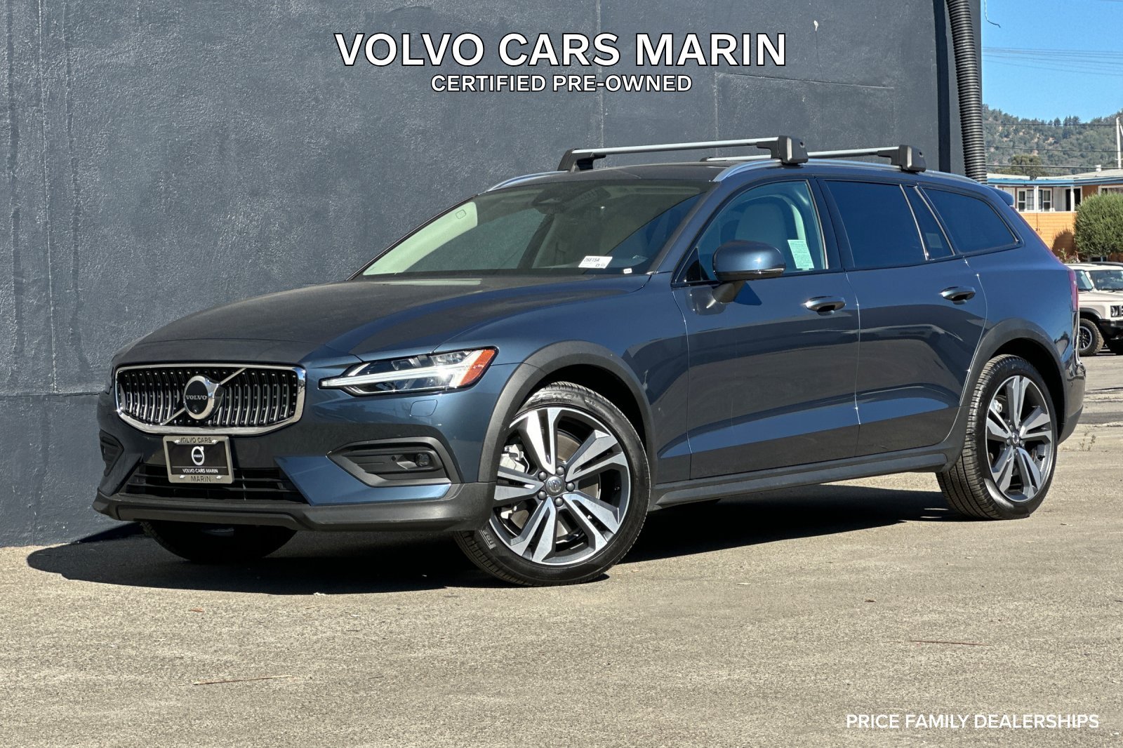 Certified 2025 Volvo V60 B5 Cross Country Plus w/ Protection Package Premier AWD/4WD image 1