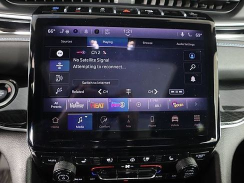 Used 2024 Jeep Grand Cherokee Trailhawk w/ Luxury Tech Group III image 34