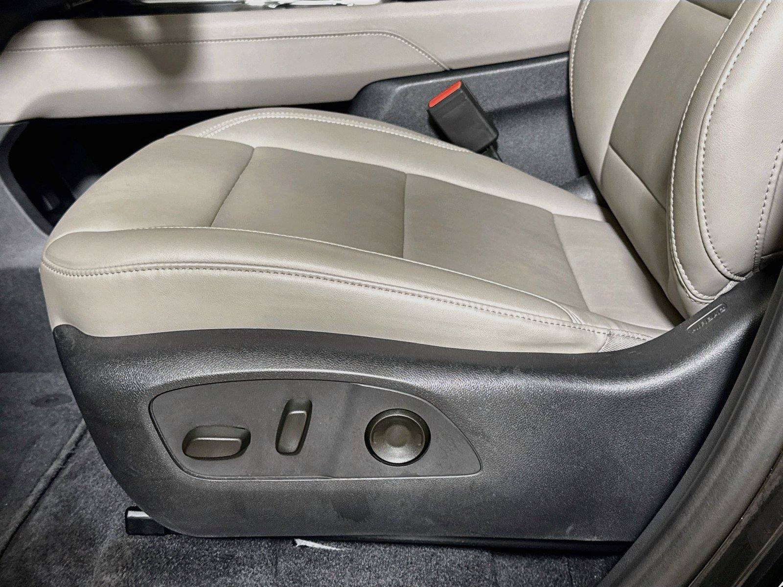 Used 2026 GMC Acadia Elevation w/ Elevation Premium Package FWD image 18