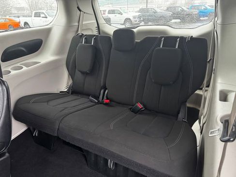 Used 2022 Chrysler Voyager LX image 20
