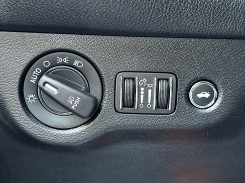 Used 2018 Dodge Challenger SXT w/ Blacktop Package image 17