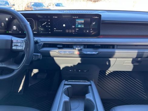 Used 2024 Kia EV9 Land image 24