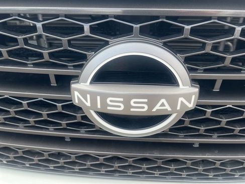 Used 2024 Nissan Titan SV w/ SV Convenience Package image 29