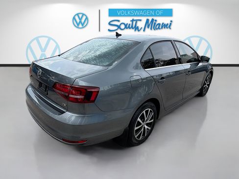 Used 2017 Volkswagen Jetta SE FWD image 7
