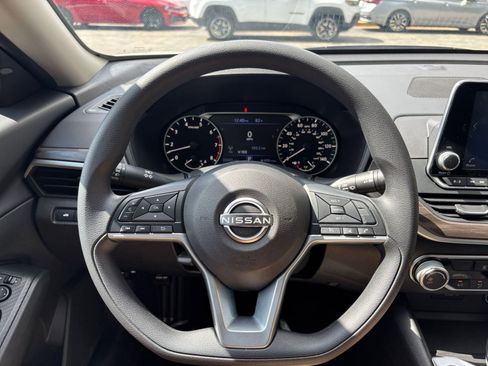 Used 2025 Nissan Altima 2.5 SV image 29