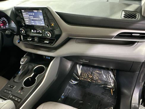 Used 2022 Toyota Highlander LE image 37