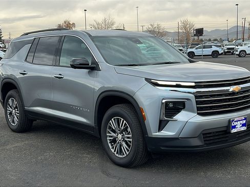 New 2026 Chevrolet Traverse LT w/ Driver Confidence Package image 3