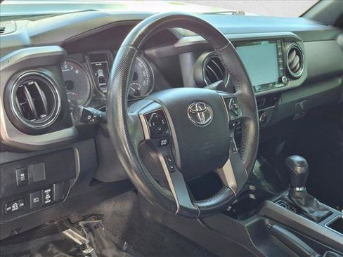 Used 2022 Toyota Tacoma TRD Sport w/ Technology Package AWD/4WD image 9