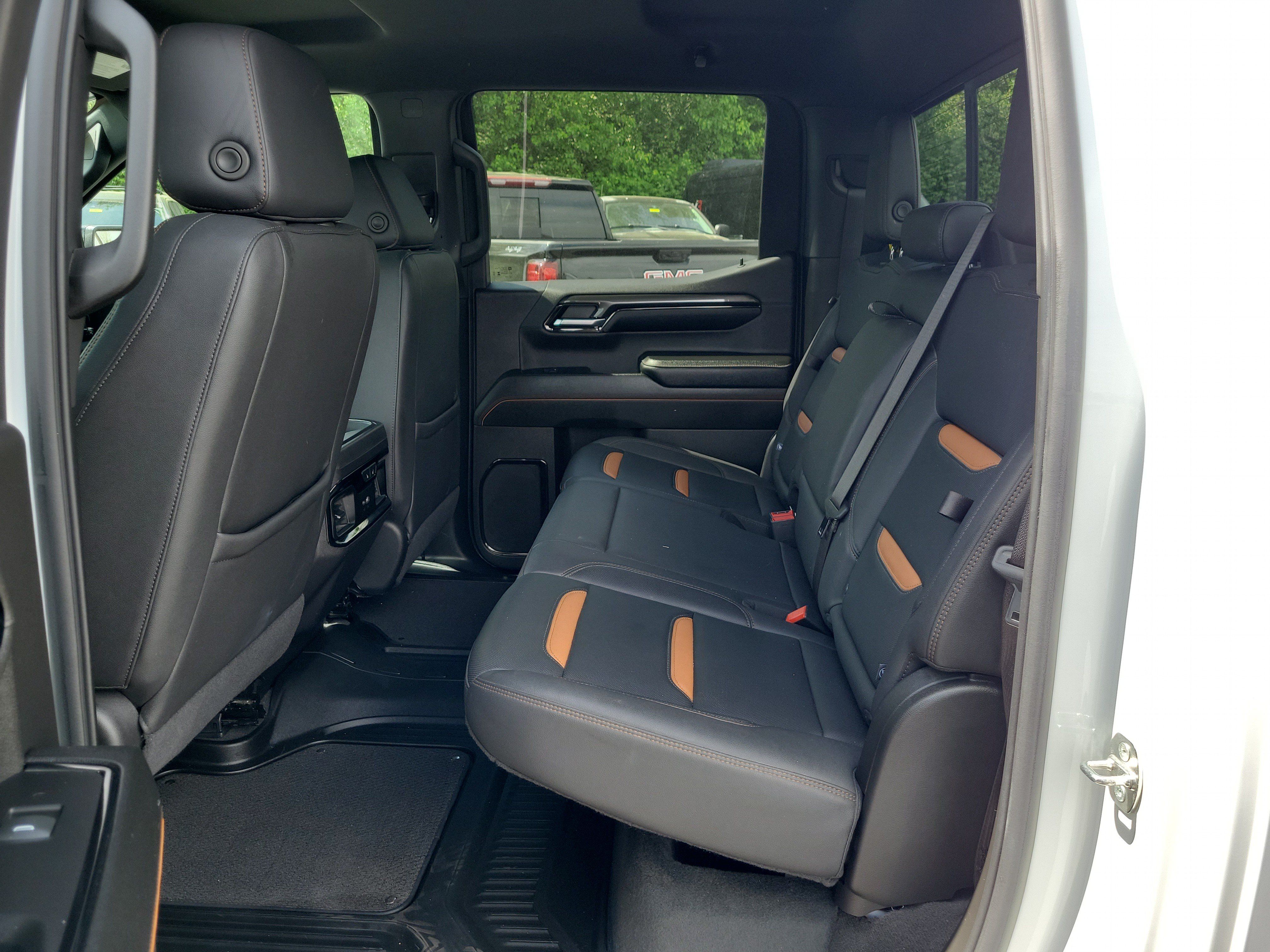 Used 2024 GMC Sierra 1500 AT4 w/ AT4 Premium Package AWD/4WD image 12