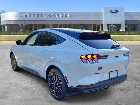 Certified 2025 Ford Mustang Mach-E Premium image 3