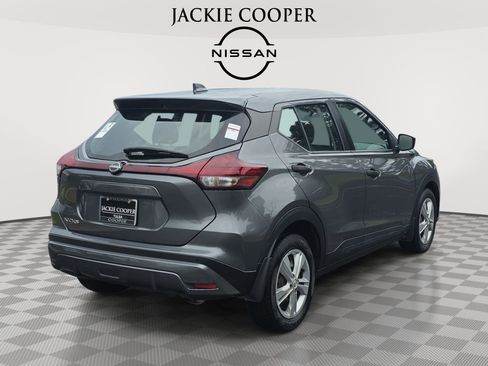 Used 2023 Nissan Kicks S FWD image 5