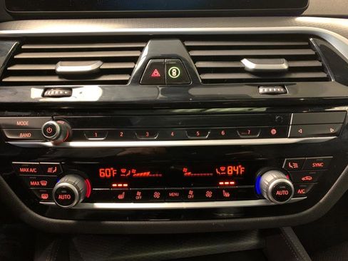 Used 2022 BMW 540i xDrive w/ M Sport Package image 50